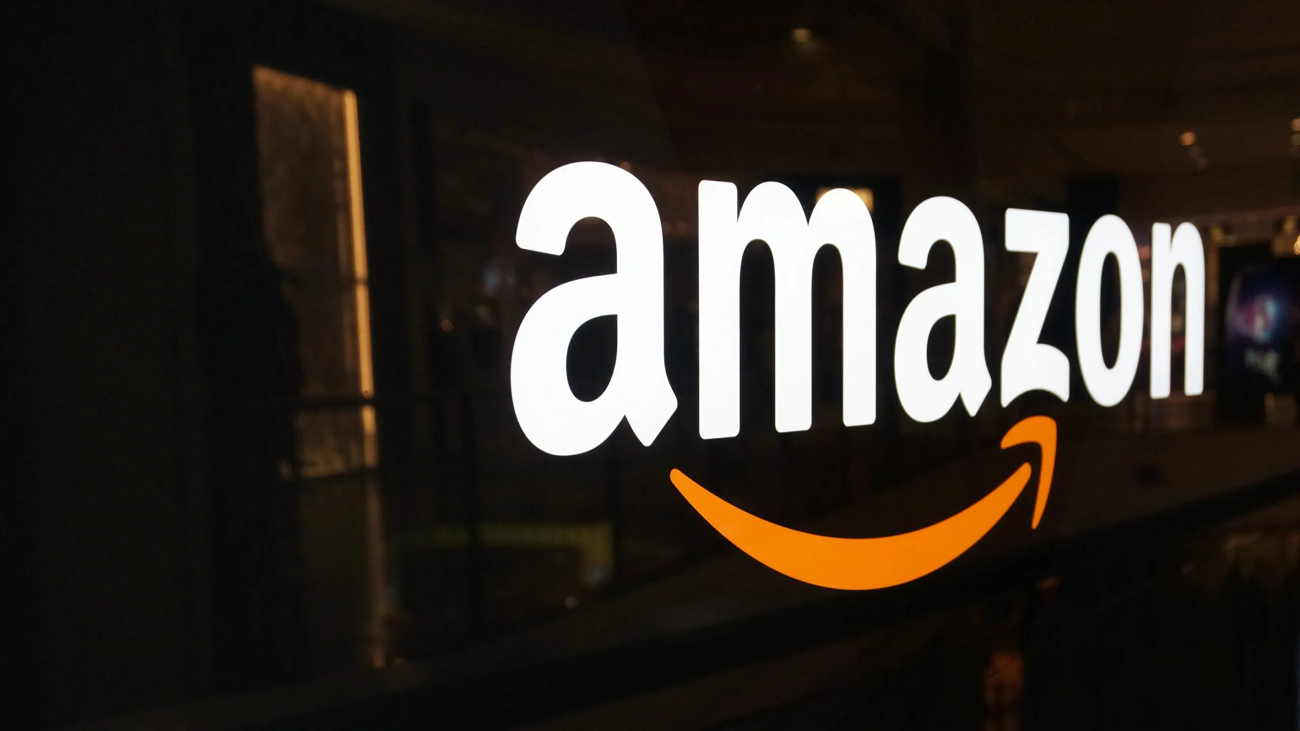 Amazon neon led logo live